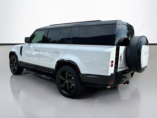 2025 Land Rover Defender 130 P400 X-Dynamic SE