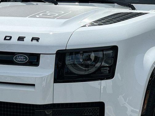 2025 Land Rover Defender 130 P400 X-Dynamic SE