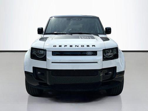 2025 Land Rover Defender 130 P400 X-Dynamic SE