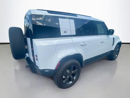2024 Land Rover Defender 110 P400 X-Dynamic SE