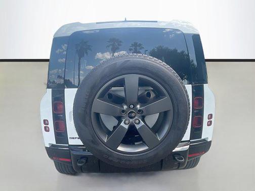 2024 Land Rover Defender 110 P400 X-Dynamic SE
