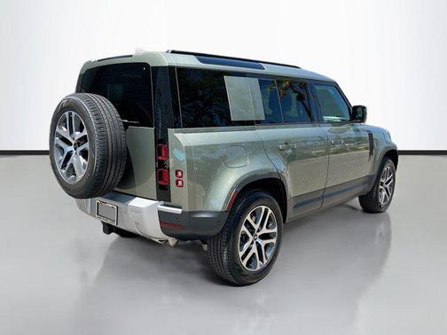 2025 Land Rover Defender 110 P300