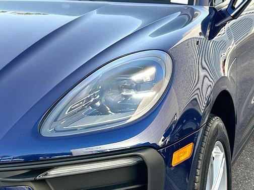 2022 Porsche Macan Base