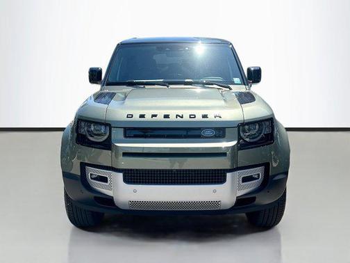 2025 Land Rover Defender 110 P300