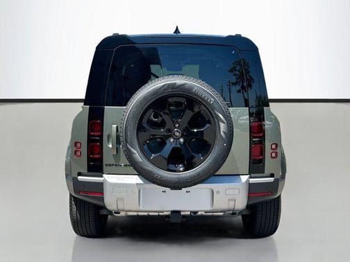 2025 Land Rover Defender 110 P300