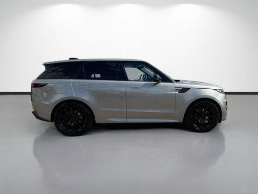 2026 Land Rover Range Rover Sport SE