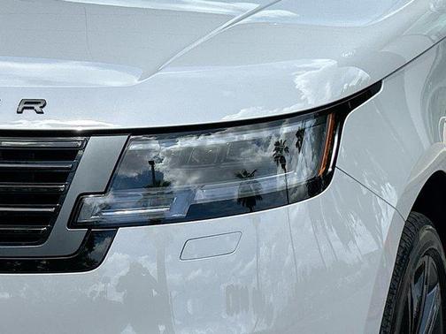 2025 Land Rover Range Rover P615 SV