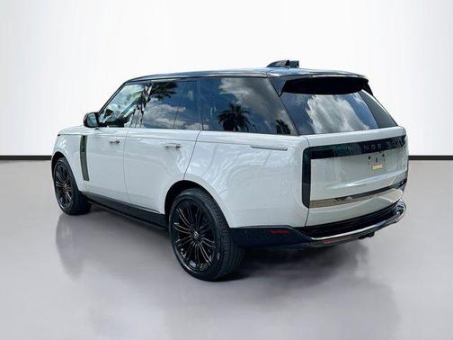 2025 Land Rover Range Rover P615 SV