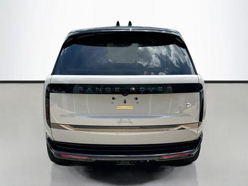 2025 Land Rover Range Rover P615 SV