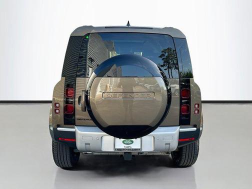 2025 Land Rover Defender 110 P300