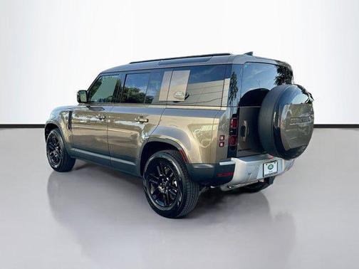 2025 Land Rover Defender 110 P300