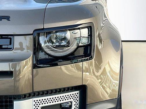 2025 Land Rover Defender 110 P300