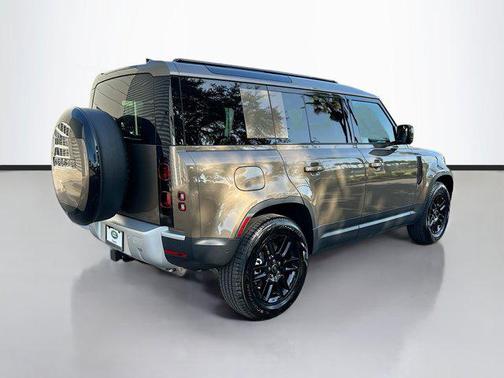 2025 Land Rover Defender 110 P300