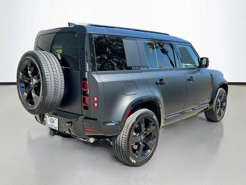 2025 Land Rover Defender 110 P400 X-Dynamic SE