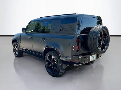 2025 Land Rover Defender 110 P400 X-Dynamic SE