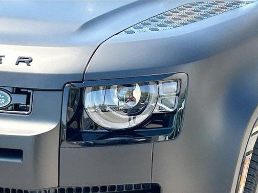 2025 Land Rover Defender 110 P400 X-Dynamic SE