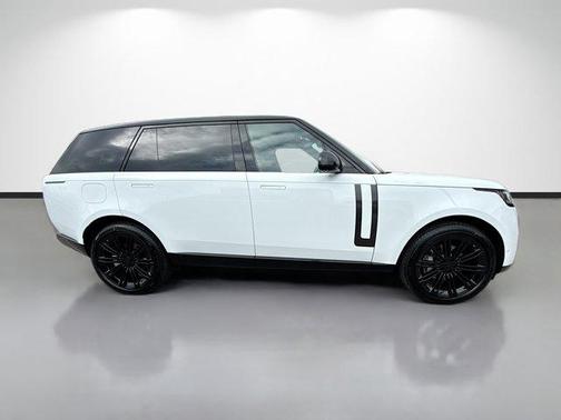 Fuji White 2026 Land Rover Range Rover P400 SE 7 Seat