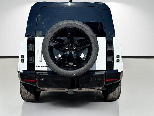 2026 Land Rover Defender P400 X-Dynamic SE