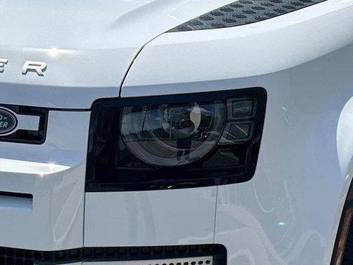 2025 Land Rover Defender 110 P300