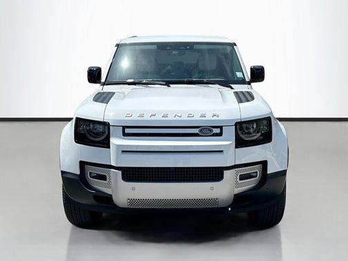 2025 Land Rover Defender 110 P300