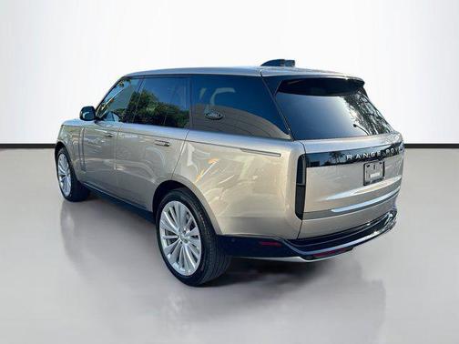 2025 Land Rover Range Rover P530 SE