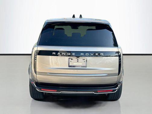 2025 Land Rover Range Rover P530 SE