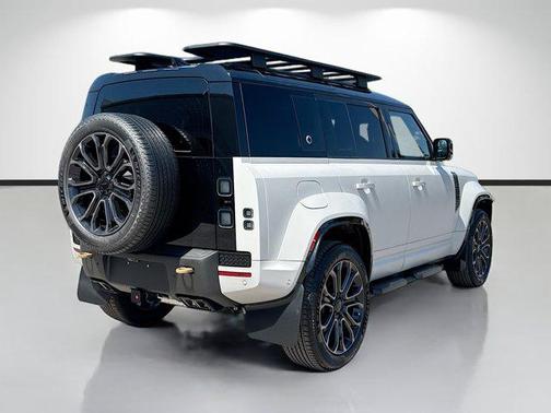 Borasco Grey Metallic 2026 Land Rover Defender P635 OCTA