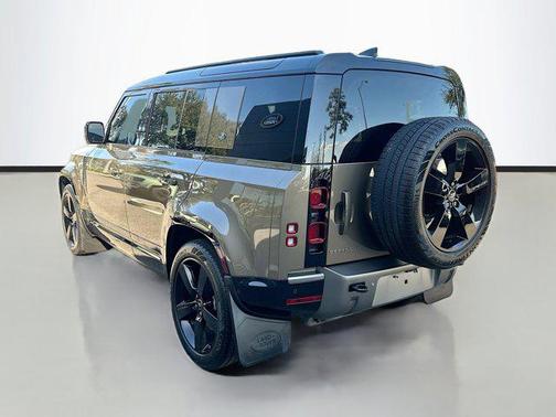 2024 Land Rover Defender 110 P400 X-Dynamic SE