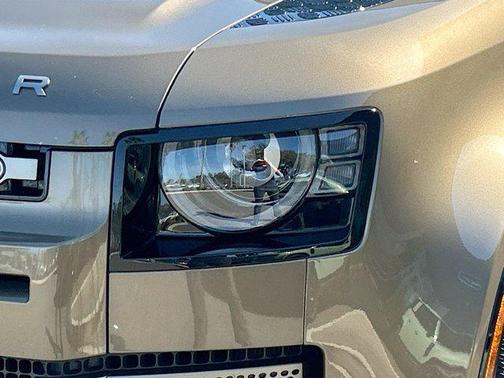 2024 Land Rover Defender 110 P400 X-Dynamic SE