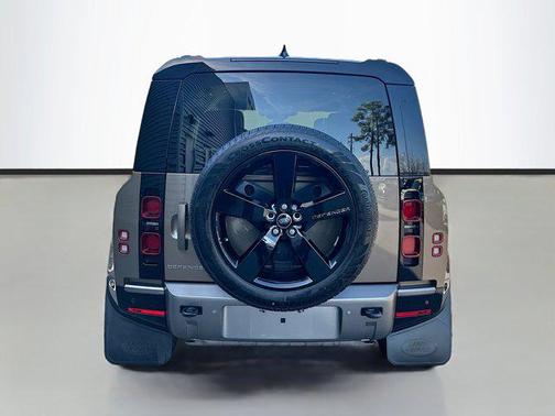 2024 Land Rover Defender 110 P400 X-Dynamic SE