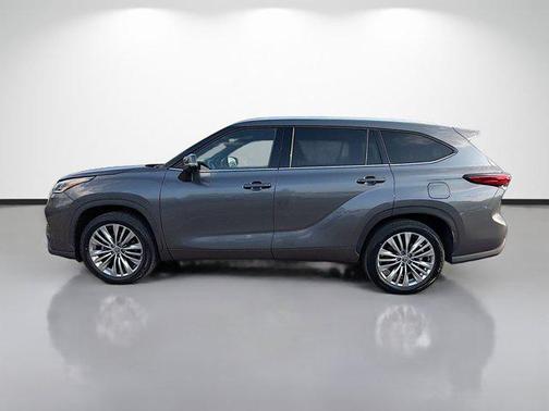 Magnetic Gray Metallic 2023 Toyota Highlander Platinum