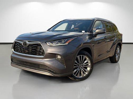 Magnetic Gray Metallic 2023 Toyota Highlander Platinum