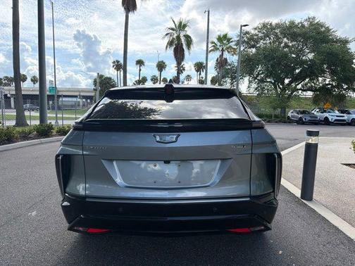 Argent Silver Metallic 2024 Cadillac LYRIQ Tech