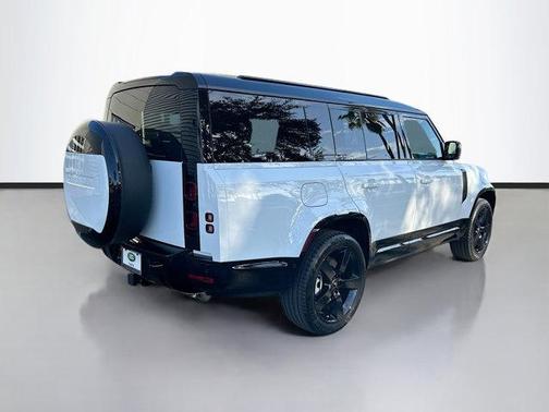 2025 Land Rover Defender 130 P400 X-Dynamic SE