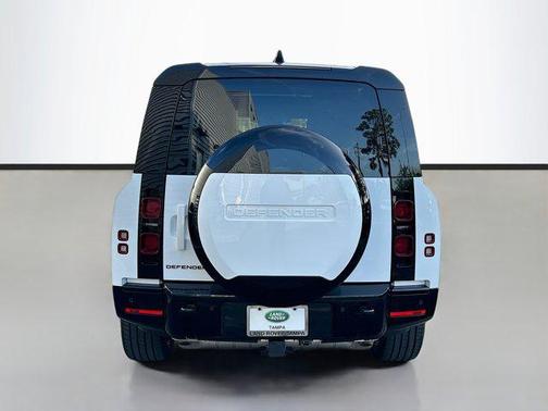 2025 Land Rover Defender 130 P400 X-Dynamic SE