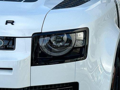 2025 Land Rover Defender 130 P400 X-Dynamic SE