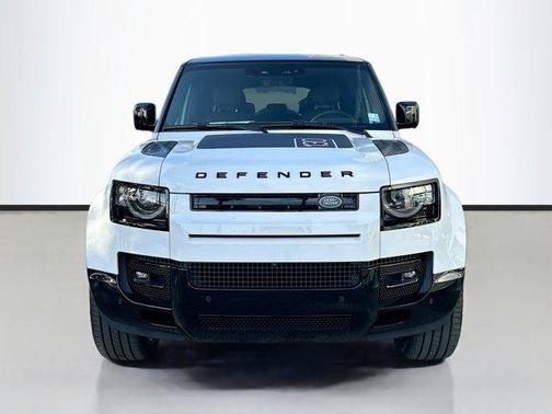 2025 Land Rover Defender 130 P400 X-Dynamic SE