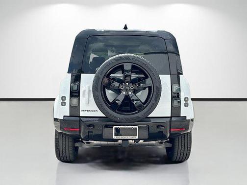 Fuji White 2026 Land Rover Defender P400 X-Dynamic SE