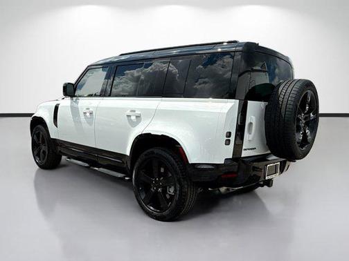 Fuji White 2026 Land Rover Defender P400 X-Dynamic SE