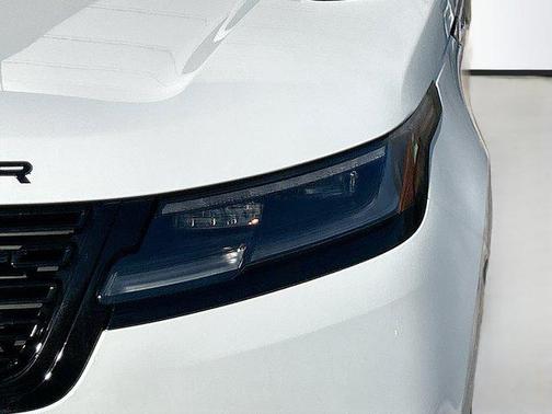 2025 Land Rover Range Rover Velar P250 SE R-Dynamic
