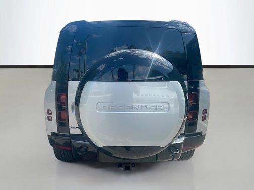2024 Land Rover Defender 110 P400 X-Dynamic SE