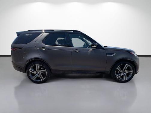 Charente Grey Premium Metallic 2026 Land Rover Discovery Tempest Edition