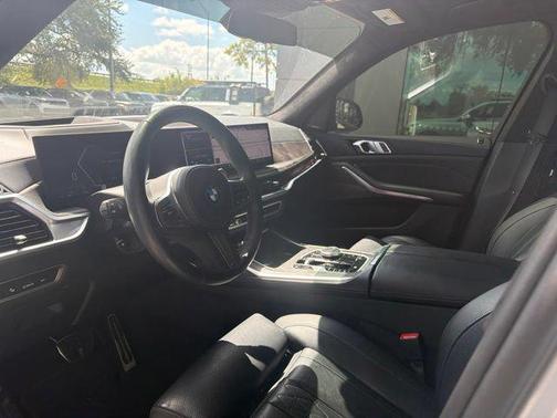 Brooklyn Grey Metallic 2025 BMW X7 xDrive40i
