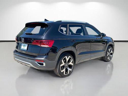 Deep Black Pearl 2022 Volkswagen Taos 1.5T SEL