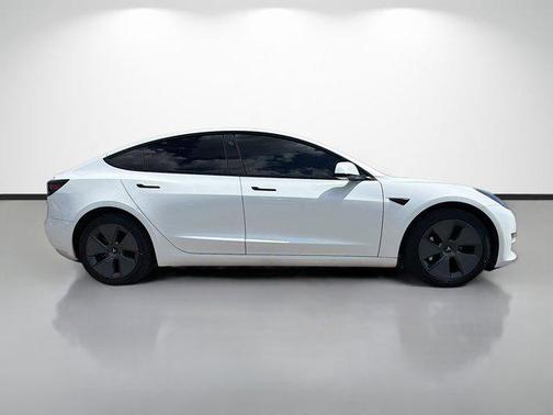 Pearl White Multi-Coat 2023 Tesla Model 3 Standard Range