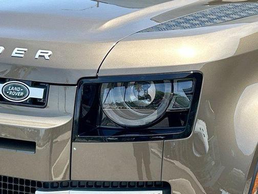 2025 Land Rover Defender 110 P300