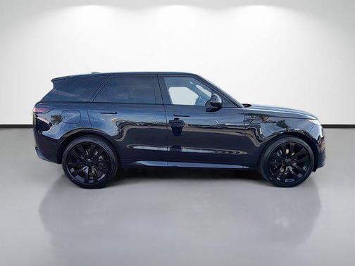 2026 Land Rover Range Rover Sport SE