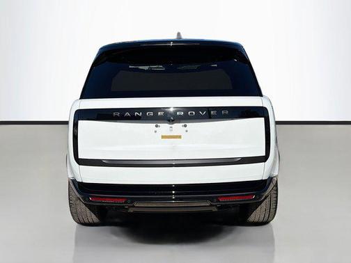 2026 Land Rover Range Rover P530 SE