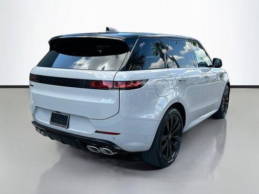 2025 Land Rover Range Rover Sport SE