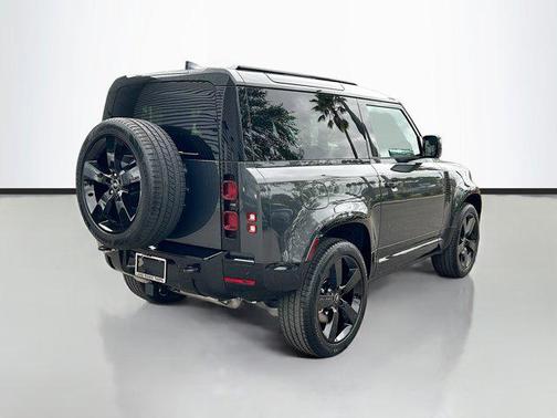 2025 Land Rover Defender 90 P400 X-Dynamic SE